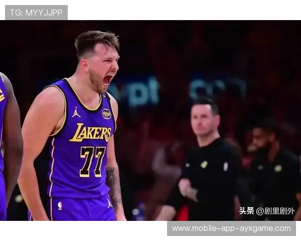 东契奇长传直达罚球区得手，独行侠攻势凶猛